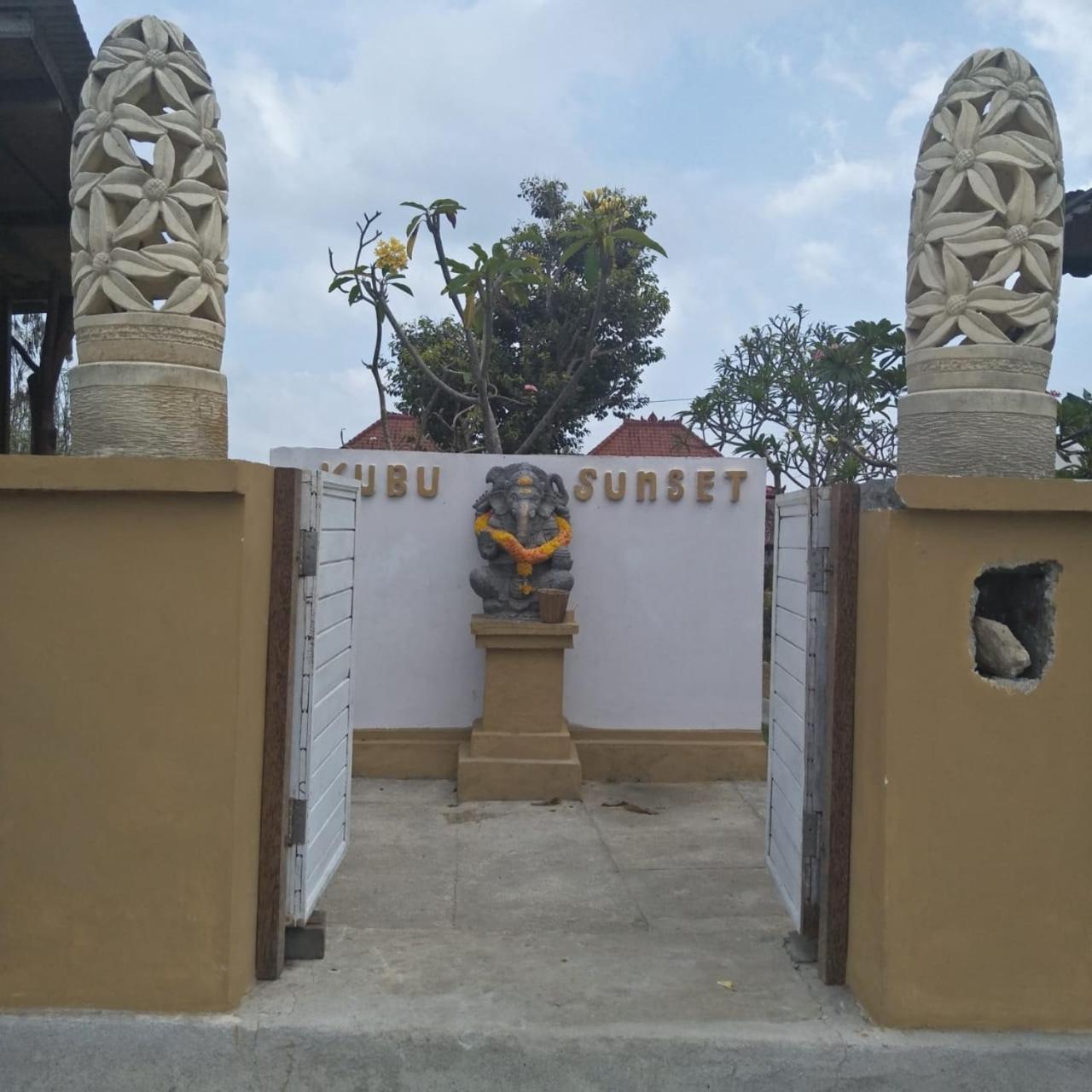Kubu Sunset Guest House Nusa Lembongan  Exterior photo